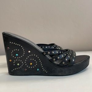 Bebe platform wedge strappy sandals with rhinestones and metal beading sz 6 1/2